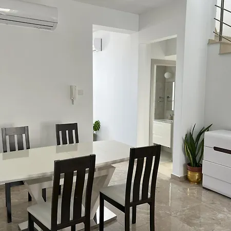 Altura View 4br House