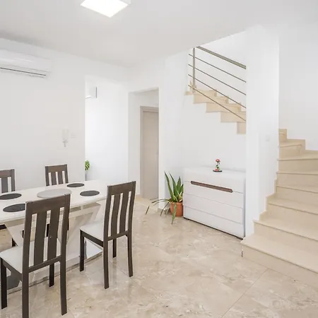 Casa vacanze Altura View 4br House *