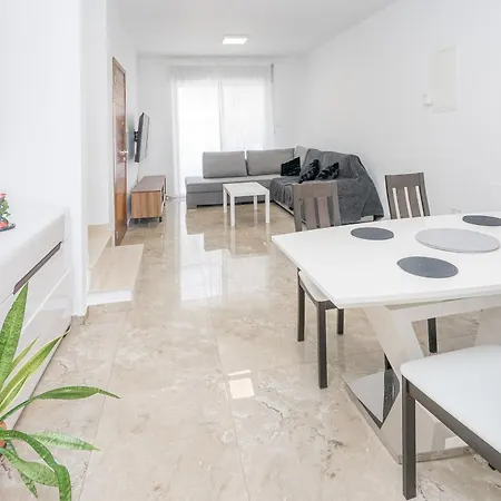 Altura View 4br House 레메소스